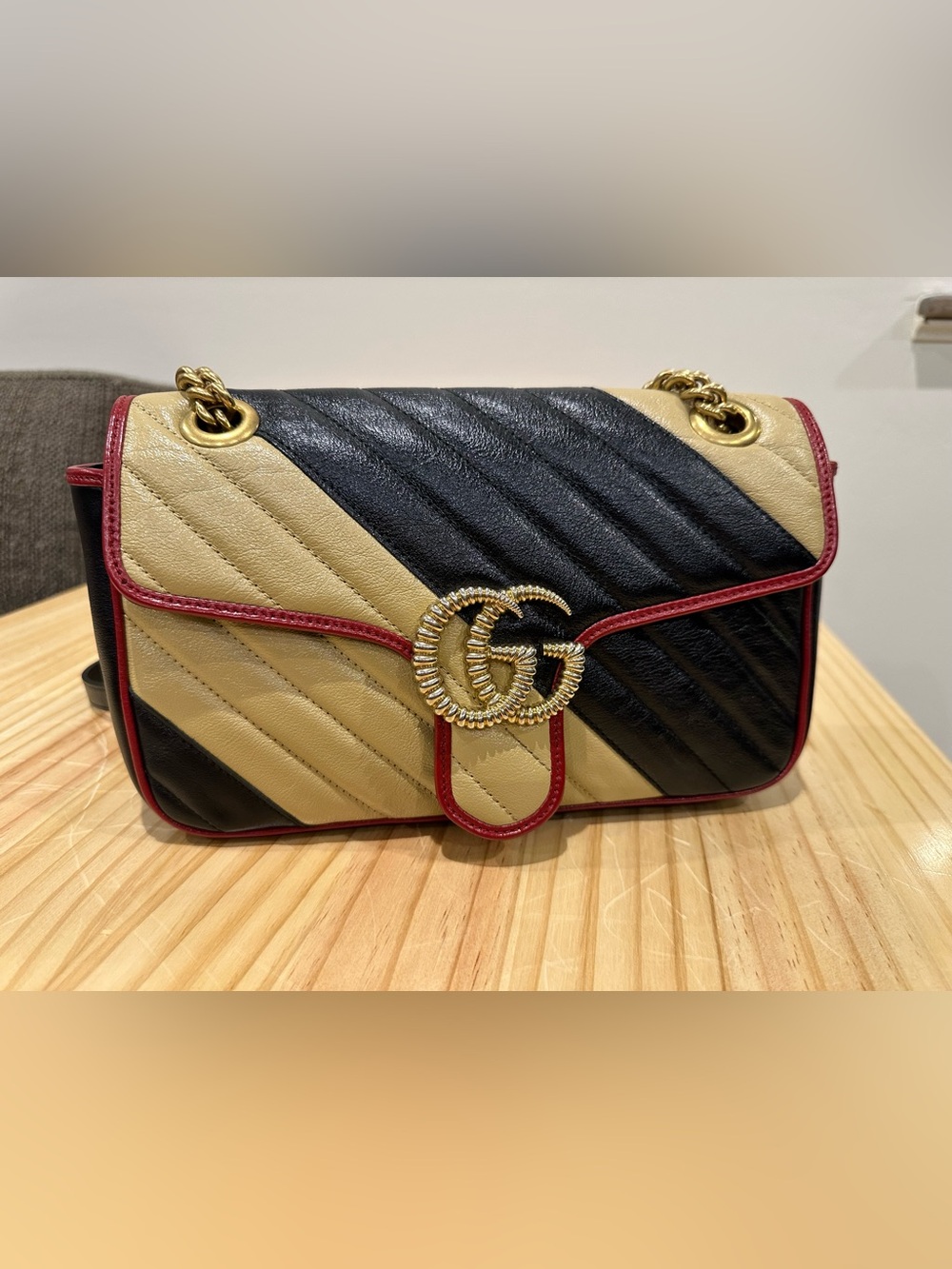 Medium GG Marmont Bicolor Matelasse Diagonal Calfskin Torchon shoulder bag